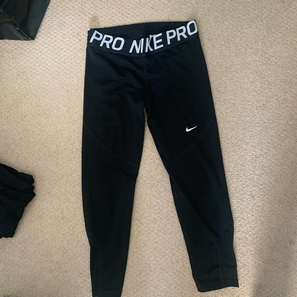 Women’s Nike pro cropped mesh leggings
